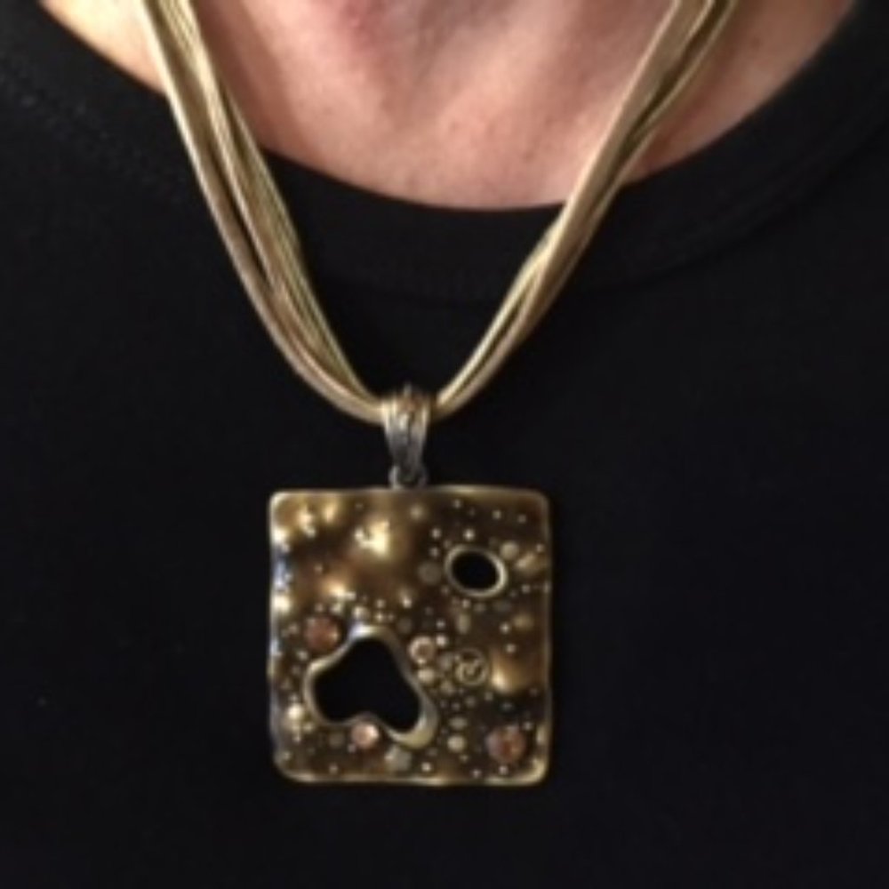 Beautiful Metal Necklace!  Looks great with sweaters or blouses.